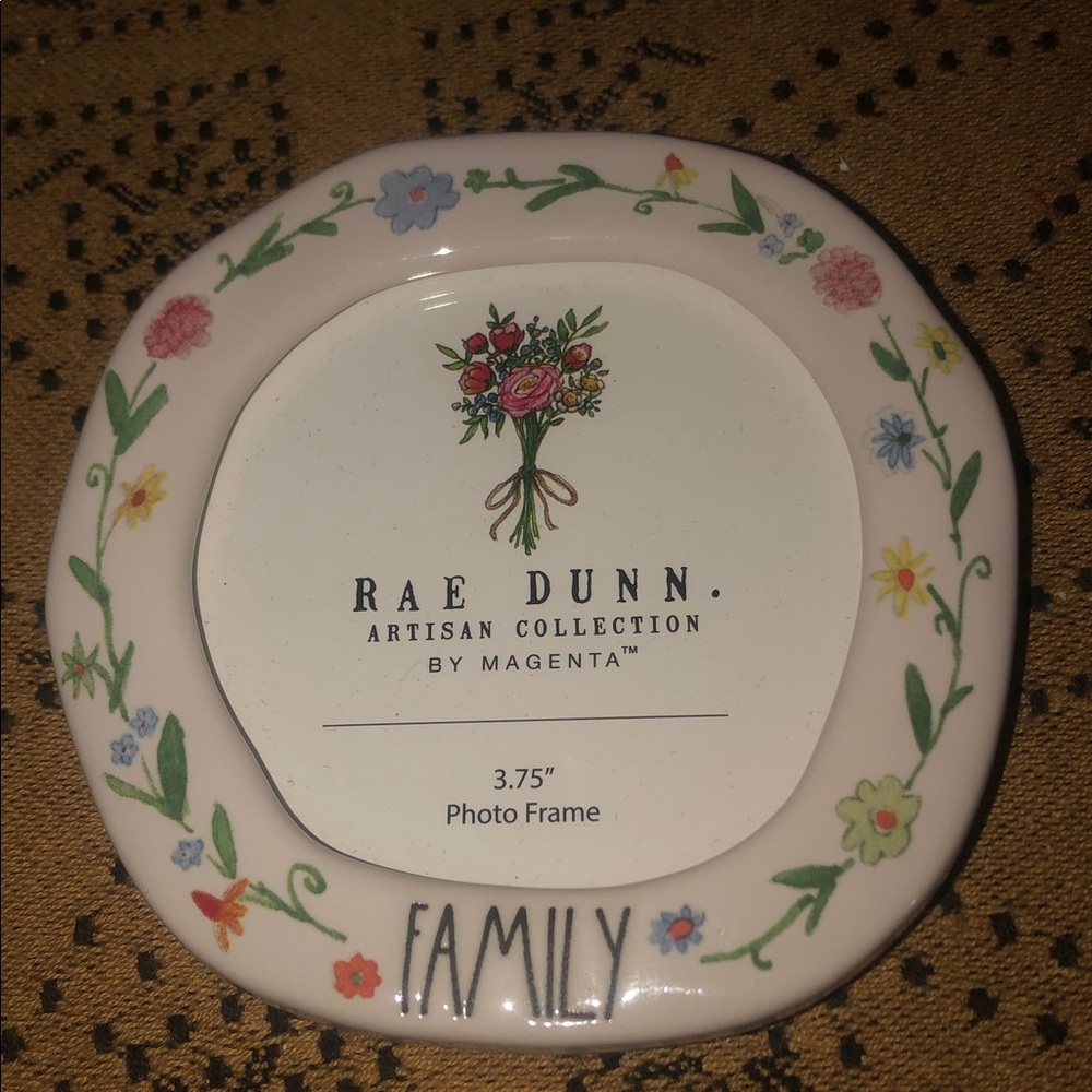 Rae Dunn FAMILY Mini Round Photo Frame - Picture 2 of 6